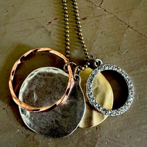 Aeo mixed metal disc necklace. - Picture 1 of 4